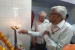 नये सर्जिकल आईसीयू का उद्घाटन करते मुख्य अतिथि प्रो0 (डाॅ) यू0पी0 सिंह एवं उनके साथ वरिष्ठ अधिकारी एवं डाॅक्टर